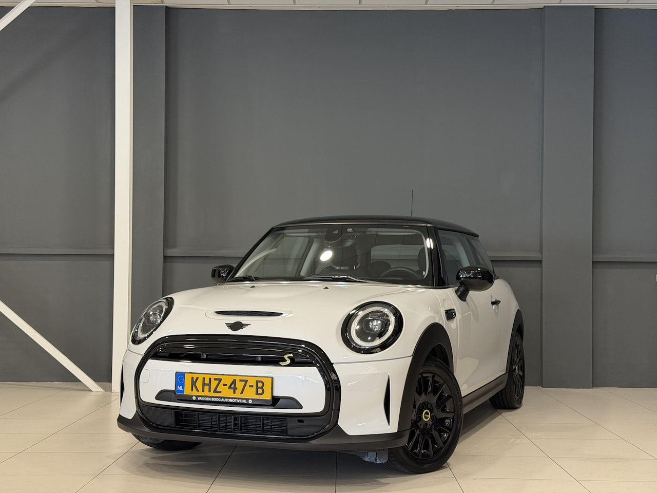 MINI Electric - Classic 33 kWh | Panorama dak | SOH | Leder - AutoWereld.nl