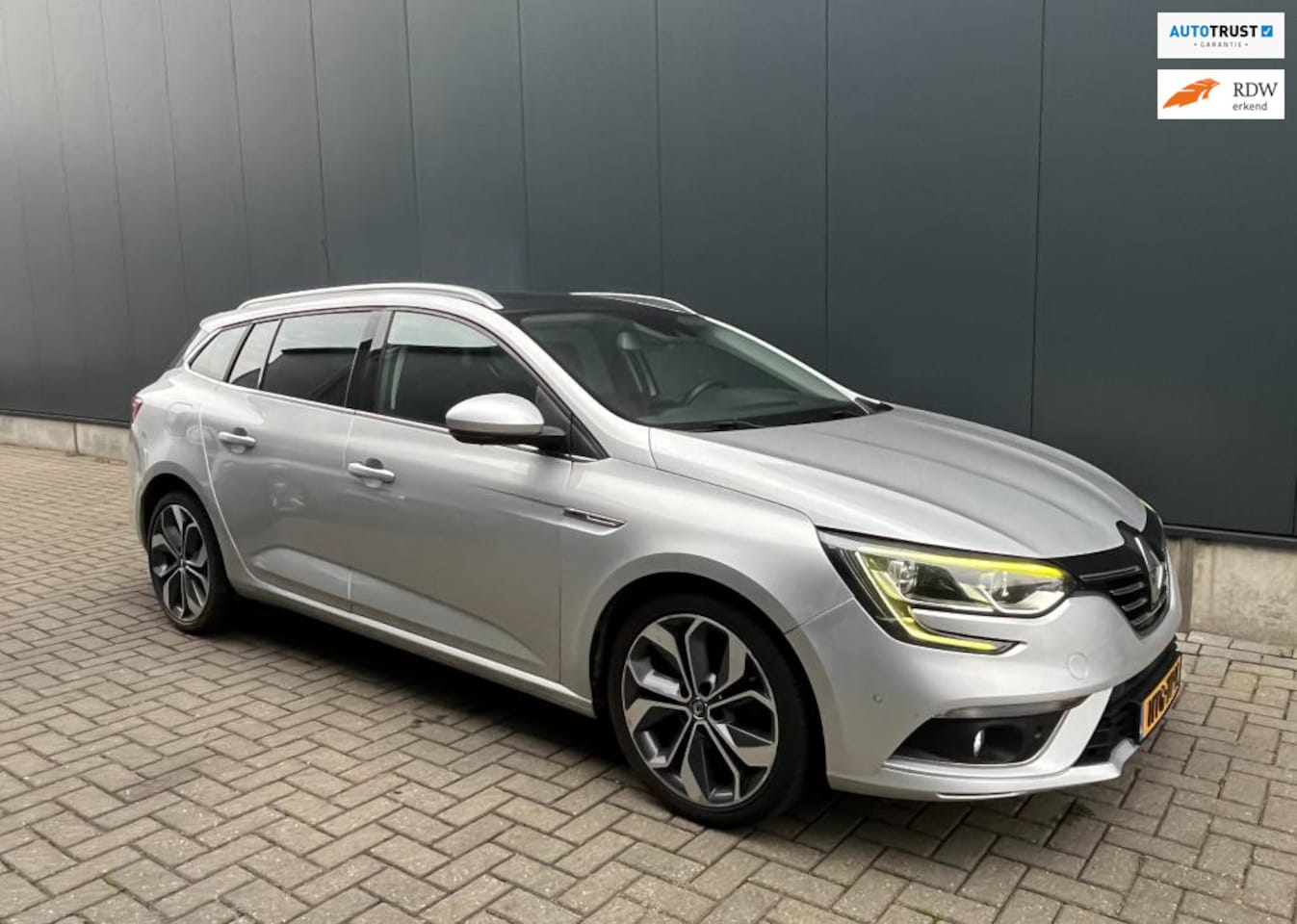 Renault Mégane Estate - 1.2 TCe Bose OPEN DAK, 130PK, Groot scherm - AutoWereld.nl