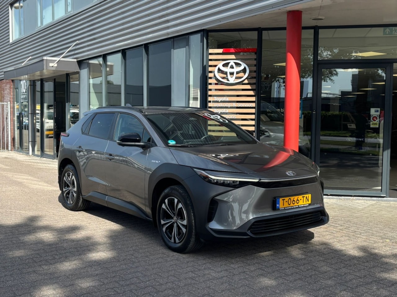 Toyota bZ4X - Business Pl. 71 kWh / 3-fase / Carplay / Stoelverwarming / Elekt - AutoWereld.nl