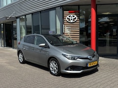 Toyota Auris - 1.8 Hybrid Trend / Pano / Afn. Trekhaak / Dealer- Onderhouden