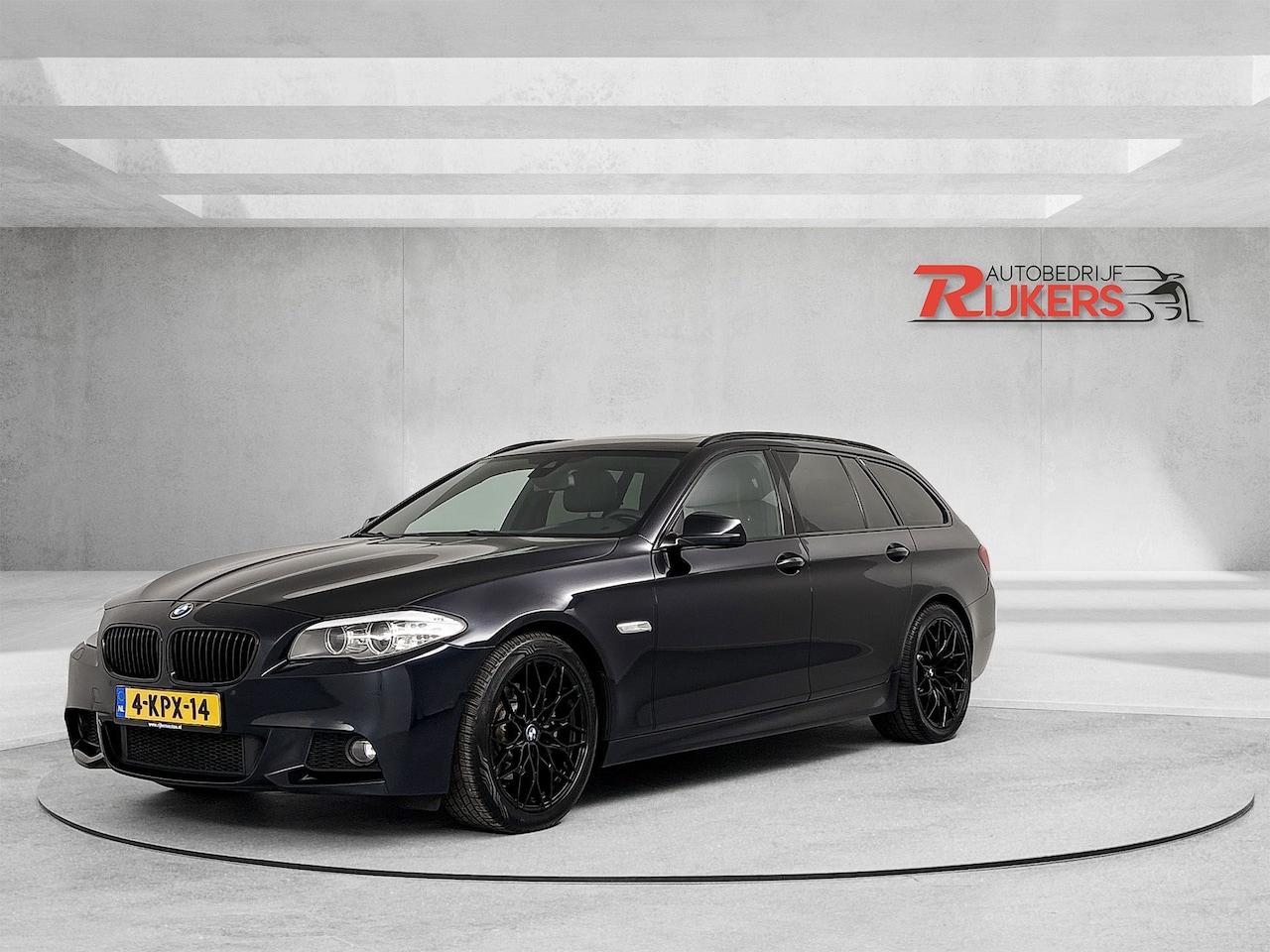 BMW 5-serie Touring - 520i M-Pakket Automaat Panodak,Apple Carpl,Cruise Cont,Camera A,Climate Cont,Stoel verwarm - AutoWereld.nl
