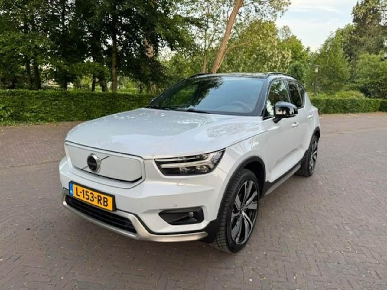 Volvo XC40 - Recharge P8 AWD R-Design SOH 94,1%/Warmtepomp/Pano/360Cam/Fabrieksgarantie - AutoWereld.nl