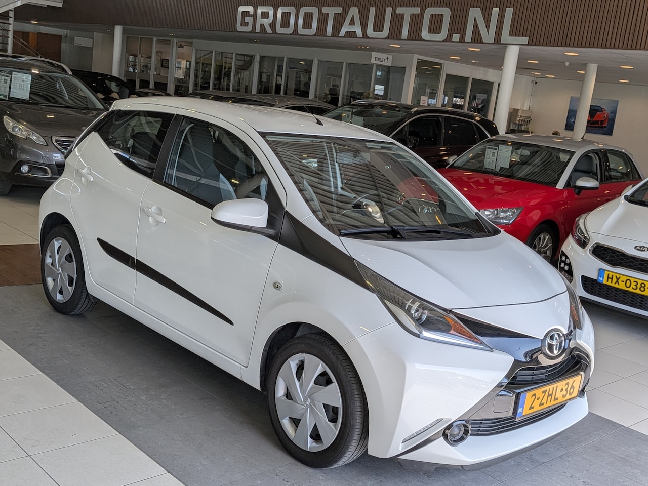 Toyota Aygo - 1.0 VVT-i x-play Airco, Stuurbekrachtiging - AutoWereld.nl