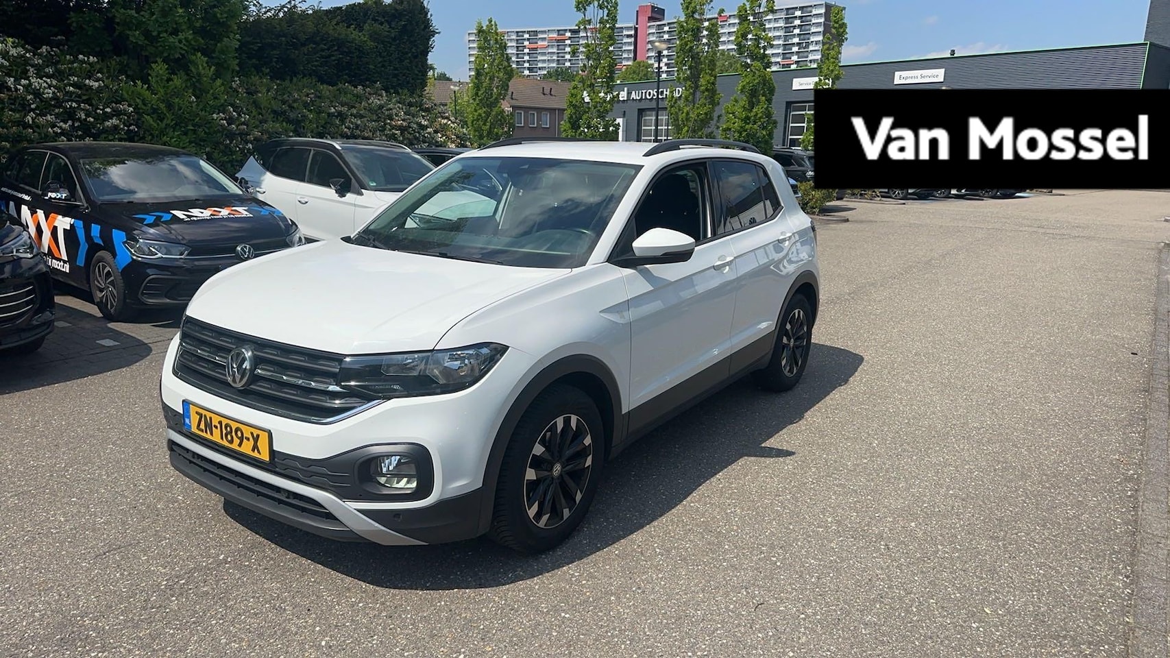 Volkswagen T-Cross - 1.0 TSI Life | 95 PK | Trekhaak | All Season Banden | Parkeersensoren Voor + Achter | Navi - AutoWereld.nl
