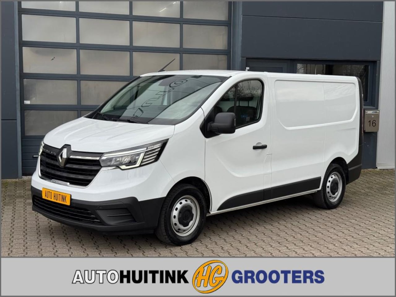 Renault Trafic - 2.0 D 130pk  L1H1 Navi - Apple/Android  - camera - ramen achter - sensoren v/a/z - trekhaa - AutoWereld.nl