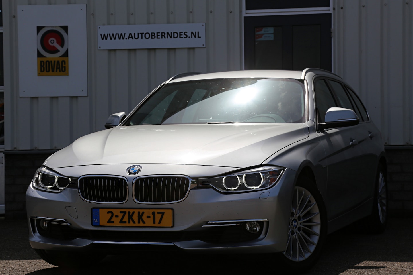 BMW 3-serie Touring - 320i High Executive*NL-Auto*Perfect Onderh.*Leder/Stoelverw./Gr. Navi/Keyless Entry+Go/LED - AutoWereld.nl