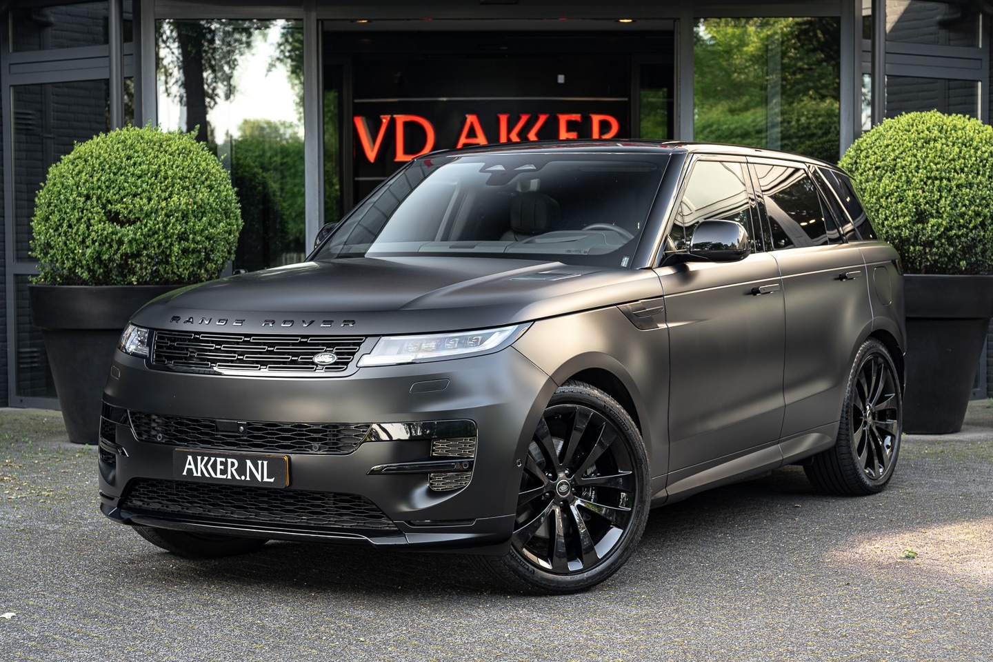 Land Rover Range Rover Sport - P460e Dynamic HSE | St.Koeling v+a | Head-up | Satin Black Carwrap | 23 Inch | 360° Camera - AutoWereld.nl