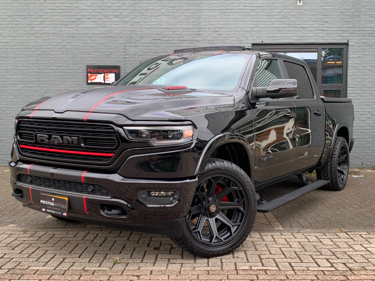 Dodge Ram 1500 - Limited Night 5.7L V8 4x4|Split tailgate|digitalmirror|Luchtvering|HUD - AutoWereld.nl