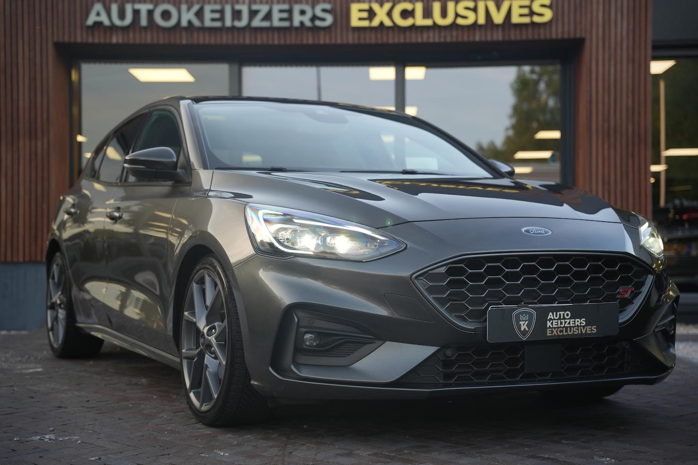 Ford Focus - 2.3 EcoBoost ST-X MK4 Virtual Teller Automaat | Panorama | HUD | ACC | Performance Seats | - AutoWereld.nl