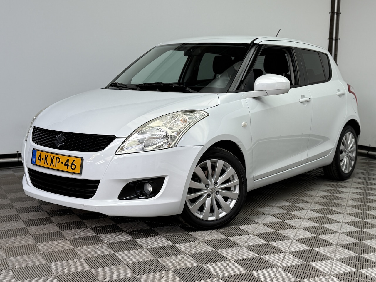 Suzuki Swift - 1.2 Exclusive EASSS 5-drs ECC LM16" NL Auto - AutoWereld.nl