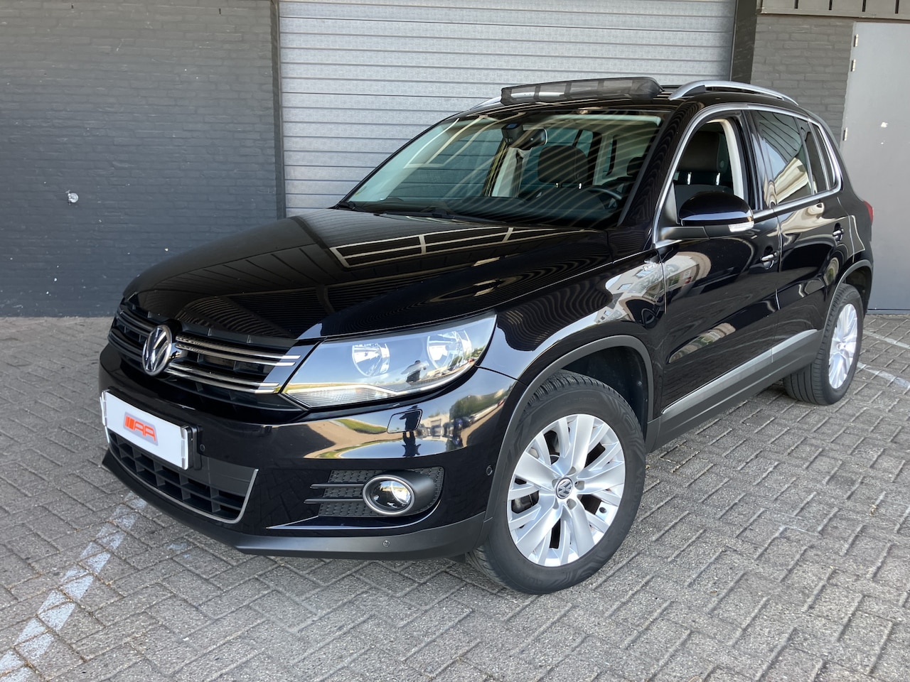 Volkswagen Tiguan - 2.0 TDI 4MOTION-LIFE-PANO - AutoWereld.nl