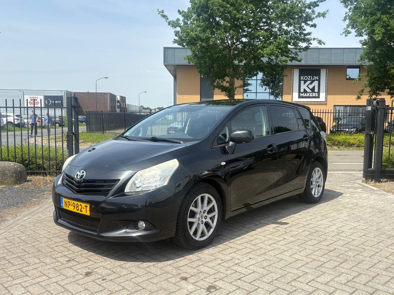 Toyota Verso - 2.0 D-4D Business 7P | CLIMATE | CRUISE | PDC | PANODAK - AutoWereld.nl