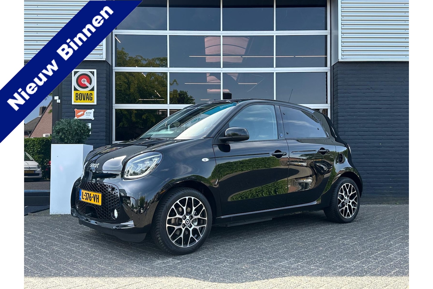 Smart Forfour - EQ Comfort PLUS 18 kWh, Automaat, Bluetooth, Camera, Cruise, Pano, Leder, DAB, NAP - AutoWereld.nl