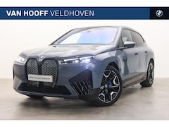 BMW iX - xDrive40 High Executive / Sportpakket / Trekhaak / Panoramadak Sky Lounge / Comfort Access