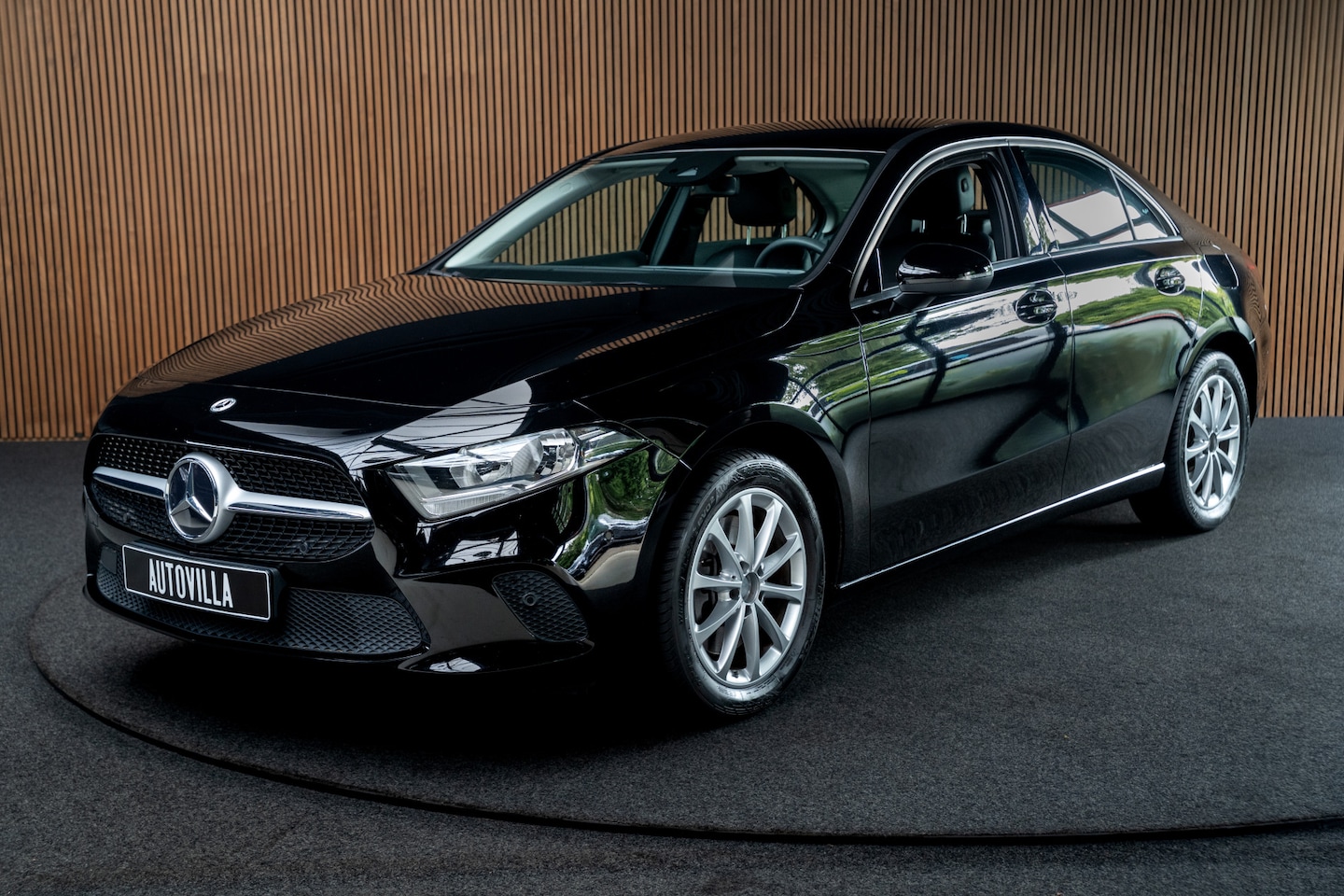 Mercedes-Benz A-klasse - 250 e Business Line Leer Navi Carplay PTS Elektr. trekhaak Stoelverwarming Dab Climate Cru - AutoWereld.nl