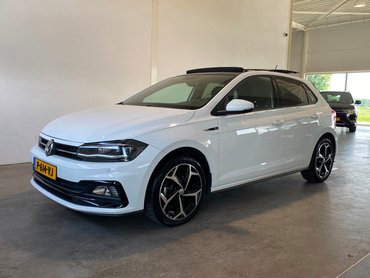 Volkswagen Polo - 1.5 TSI DSG R-line Pano Virtual - AutoWereld.nl