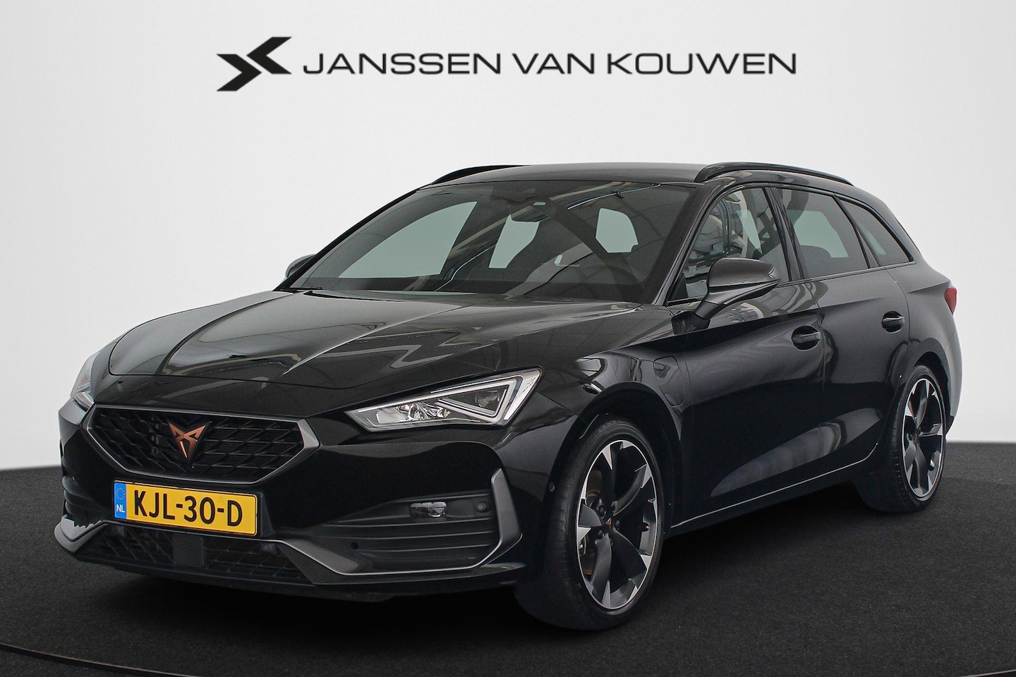 CUPRA Leon Sportstourer - 1.4 e-Hybrid Business Stuur-Stoelverwarming Camera Memory Keyless 18" SOH 100% - AutoWereld.nl