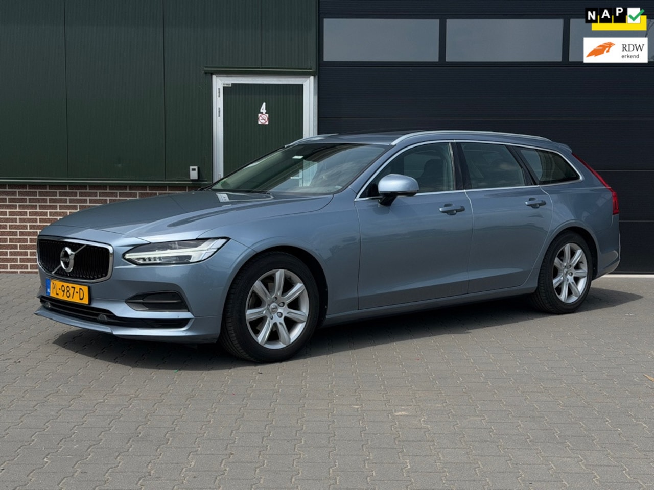 Volvo V90 - 2.0 D4 Momentum/Pano/Full/Netjes/D.riem vervangen - AutoWereld.nl