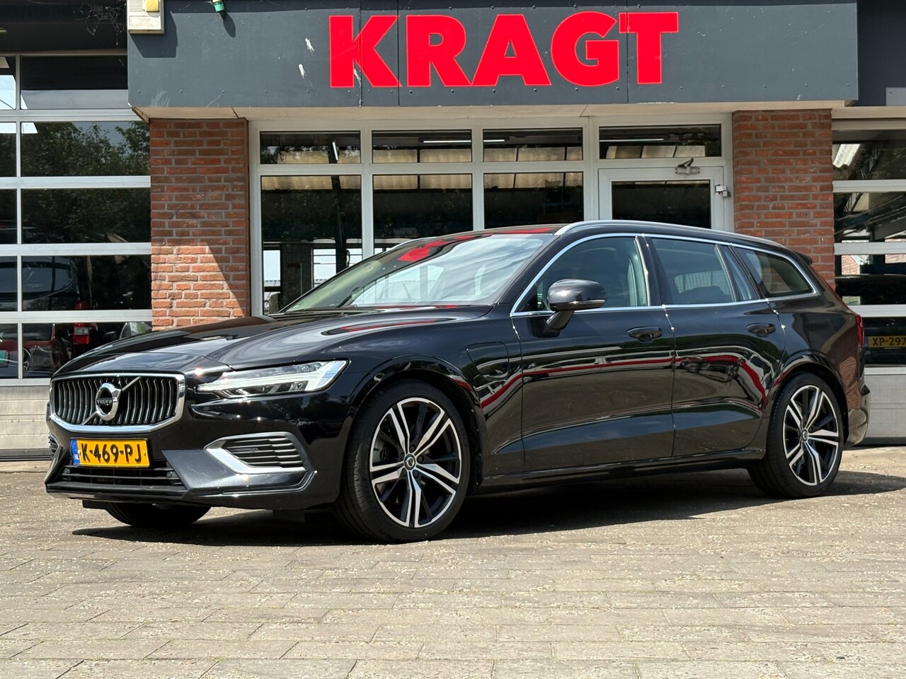 Volvo V60 - Inscription 2.0 T6 Recharge AWD - Leder - LED - 19" lichtmetaal - AutoWereld.nl