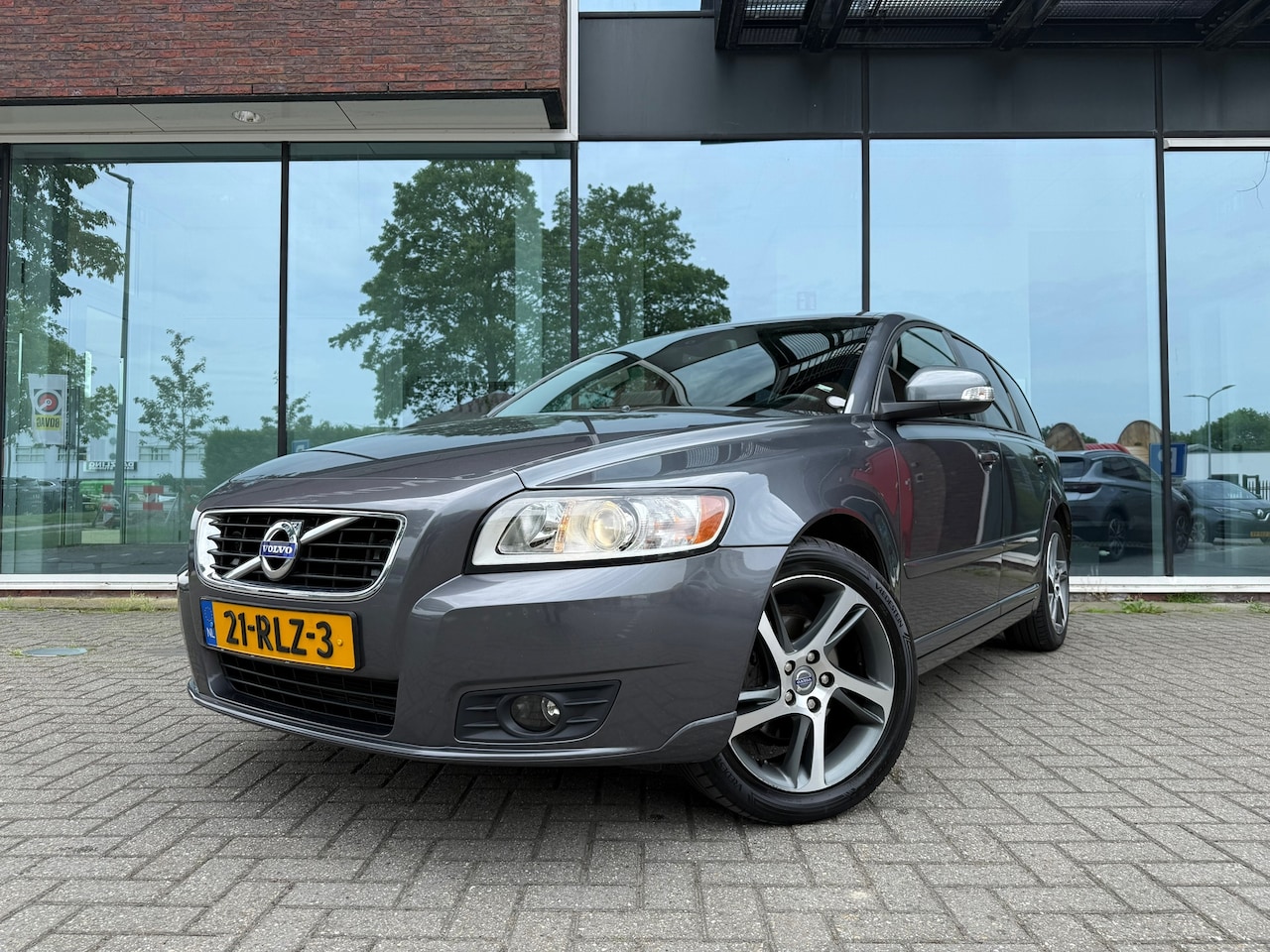 Volvo V50 - 2.0 Business Pro Edition - Navi - Leder - Trekhaak - Org.NL - AutoWereld.nl