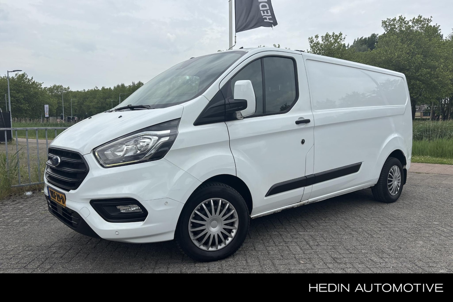 Ford Transit Custom - 320 2.0 TDCI 130PK L2H2 Trend Automaat - AutoWereld.nl