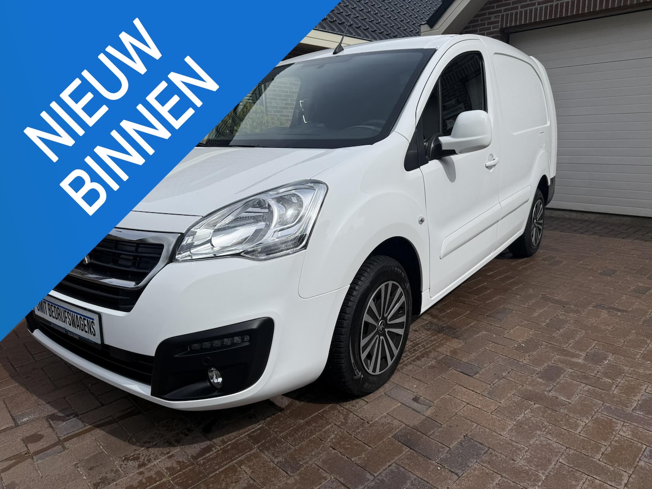 Peugeot Partner - 122 1.6 BlueHDi 100 L2 Pro S&S 40648 km nap camera airco cruise - AutoWereld.nl