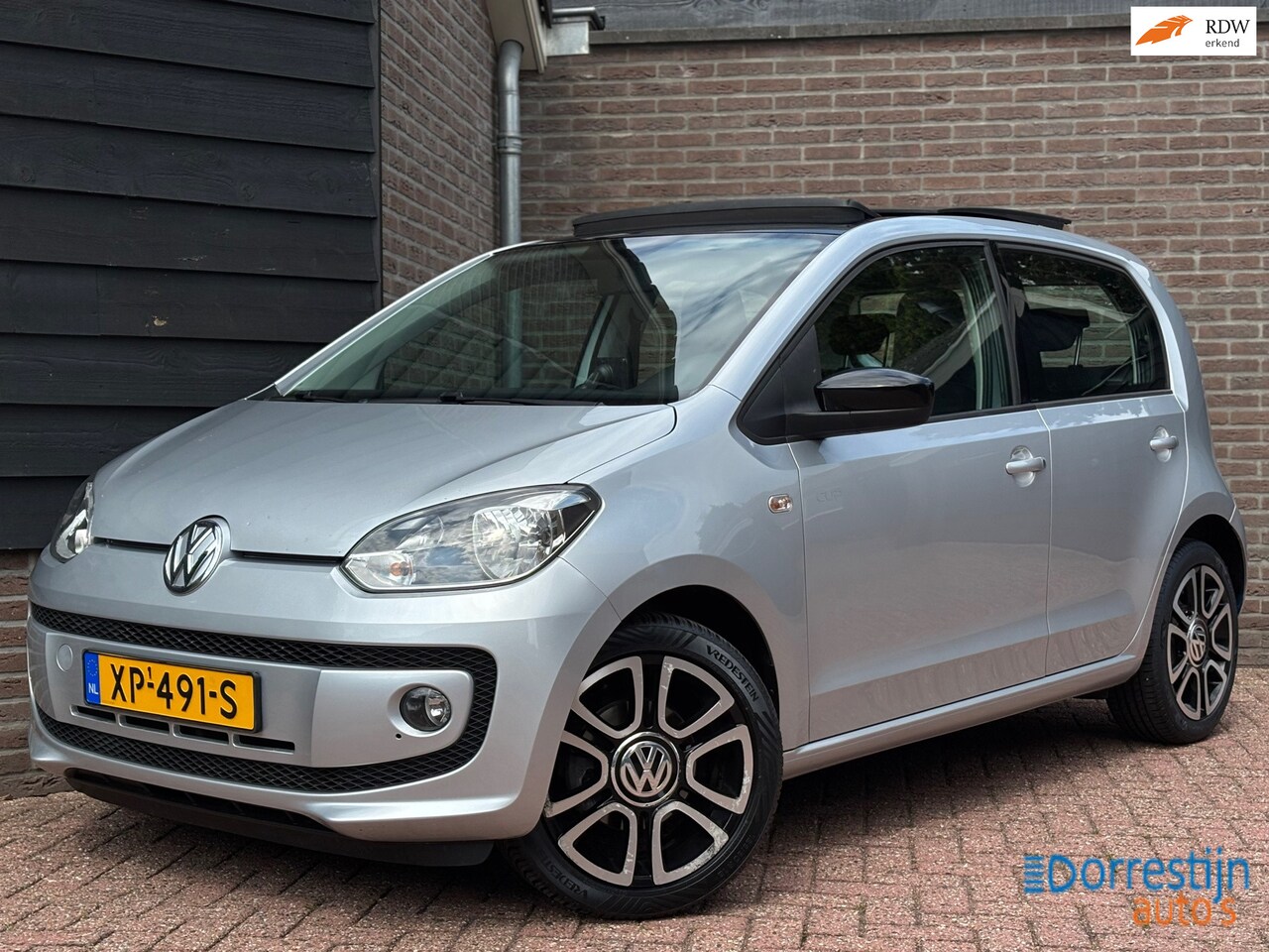 Volkswagen Up! - 1.0 high up! | CUP | Panorama | Stoelverwarming | Navi | Airco - AutoWereld.nl