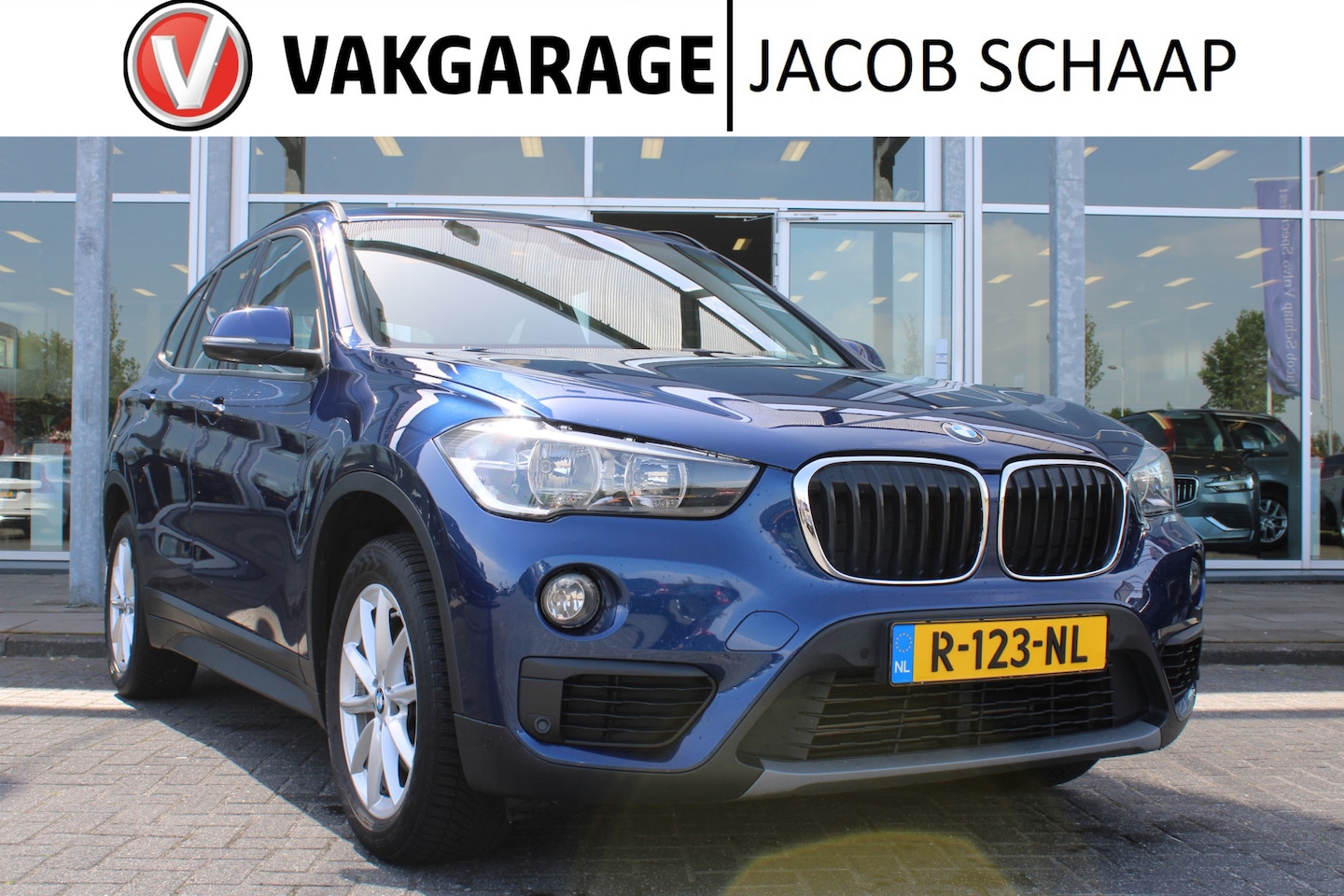 BMW X1 - sDrive18i High Executive | Trekhaak | PDC V+A | Verw. Voorstoelen | Climate control | El. - AutoWereld.nl