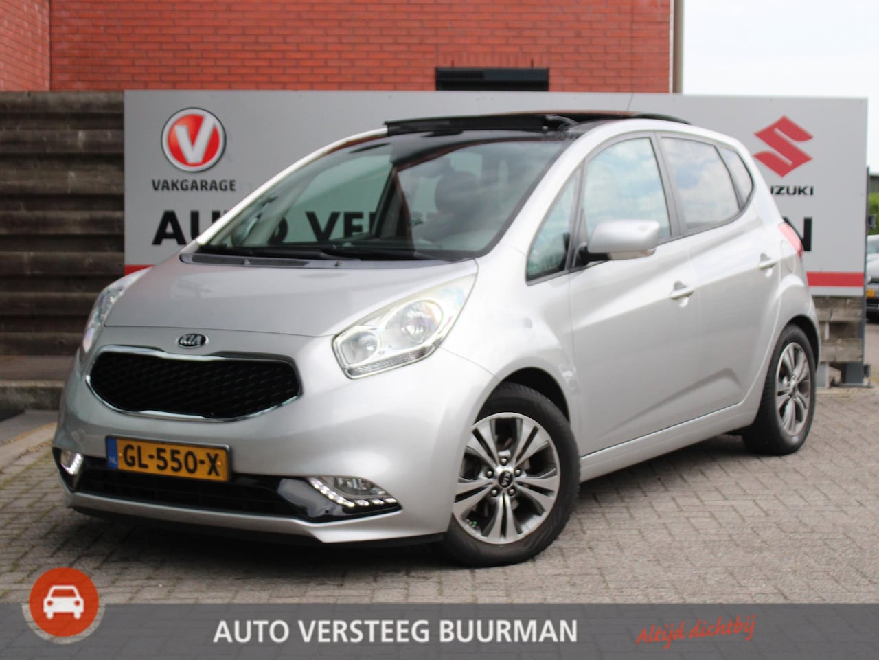 Kia Venga - 1.4 CVVT ExecutiveLine Stoel/Stuurverwarming, Trekhaak, Navigatie, Cruise Control, Bluetoo - AutoWereld.nl