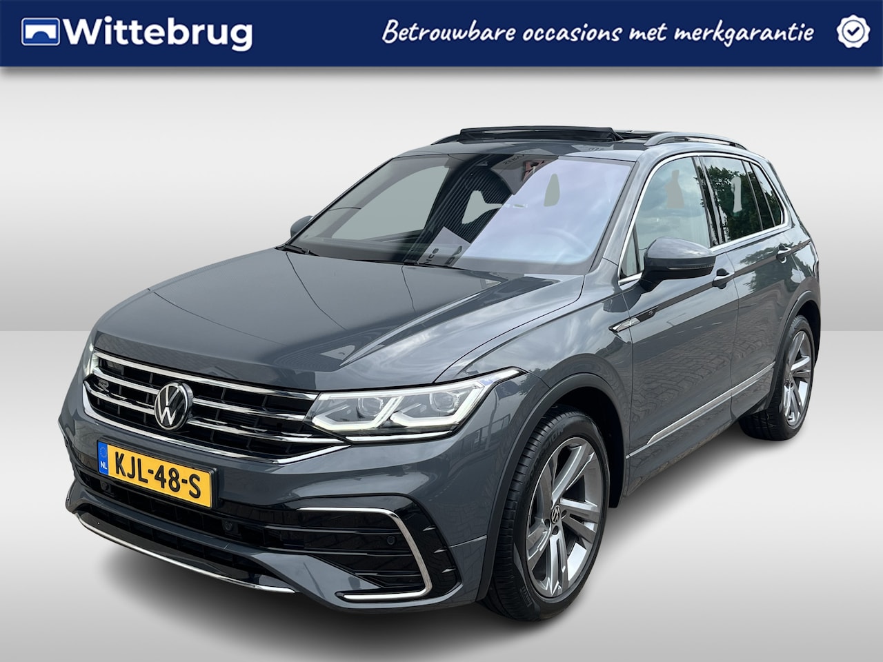Volkswagen Tiguan - 1.5 TSI R-Line / AUTOMAAT/ PANODAK/ DIGITAL DASH/ CRUISE/ APP-CONNECT/ CLIMATE/ STOELVERWA - AutoWereld.nl