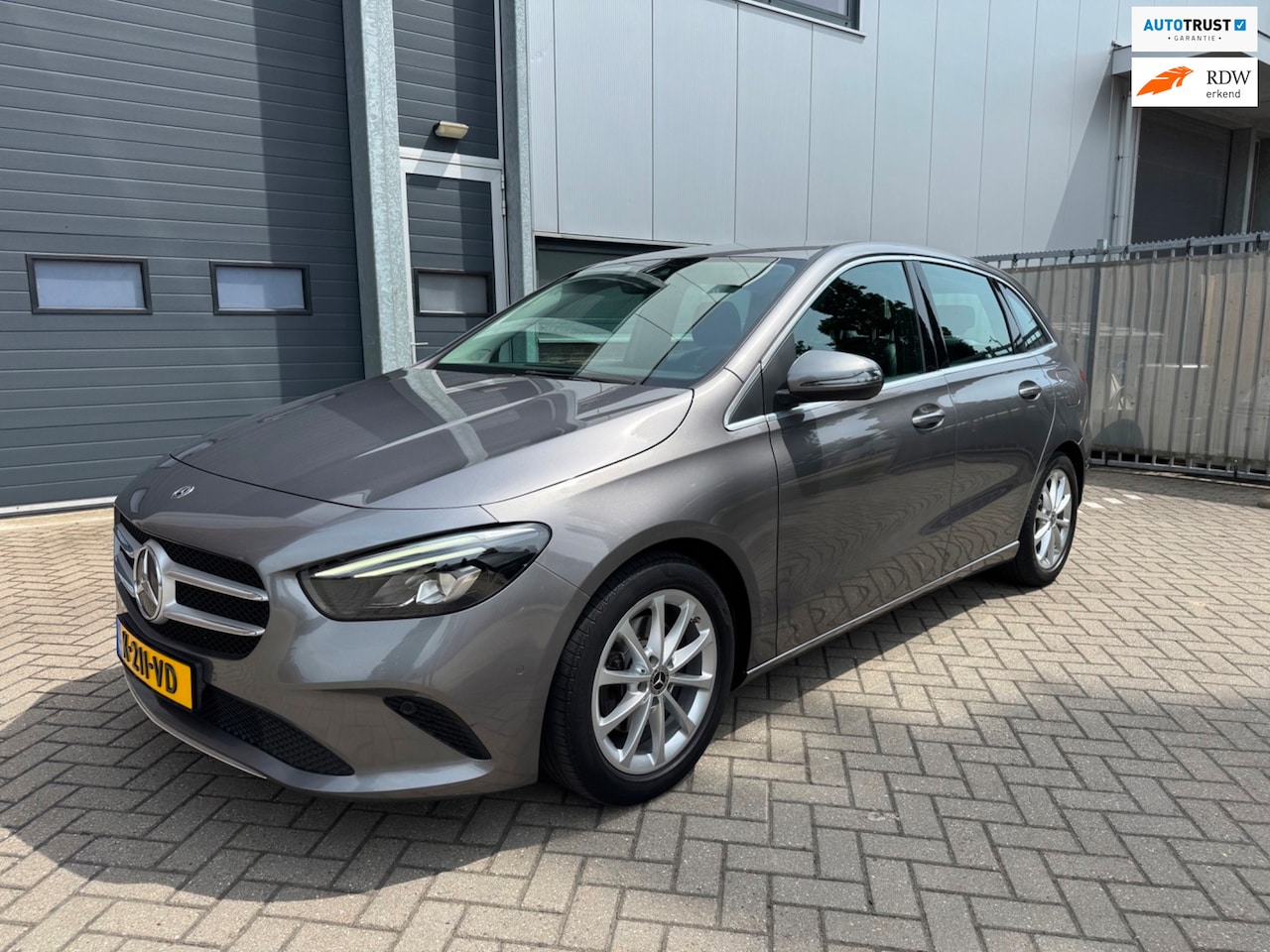 Mercedes-Benz B-klasse - 200 Premium 200 Premium, Widescreen, Navi, Camera, Trekhaak, LED, Etc. - AutoWereld.nl