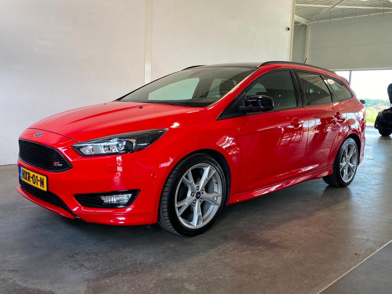 Ford Focus Wagon - 1.0 EcoBoost 140PK ST-line - AutoWereld.nl