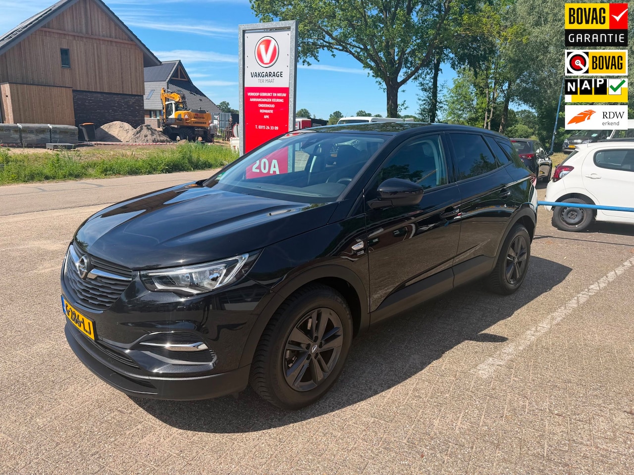 Opel Grandland X - 1.2 Turbo 120 Jaar Edition 1.2 Turbo 120 Jaar Edition - AutoWereld.nl