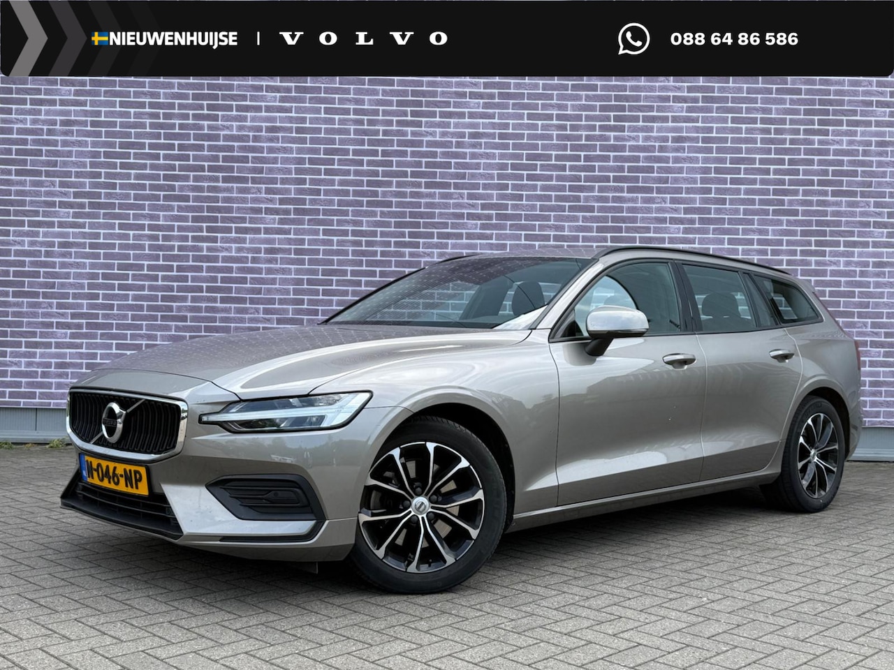 Volvo V60 - 2.0 B3 Momentum Advantage | Trekhaak | Lederen bekleding | Parkeercamera | Stoel & Stuurve - AutoWereld.nl