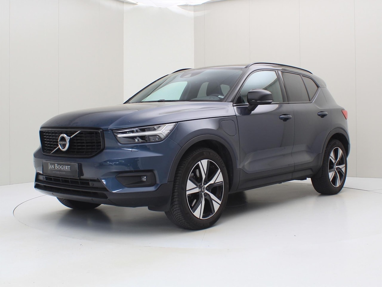 Volvo XC40 - T4 PHEV 211PK R-Design [ TREKHAAK+PANO+360CAM+ACC+STOELVERWARMING+HARMAN/KARDON ] - AutoWereld.nl