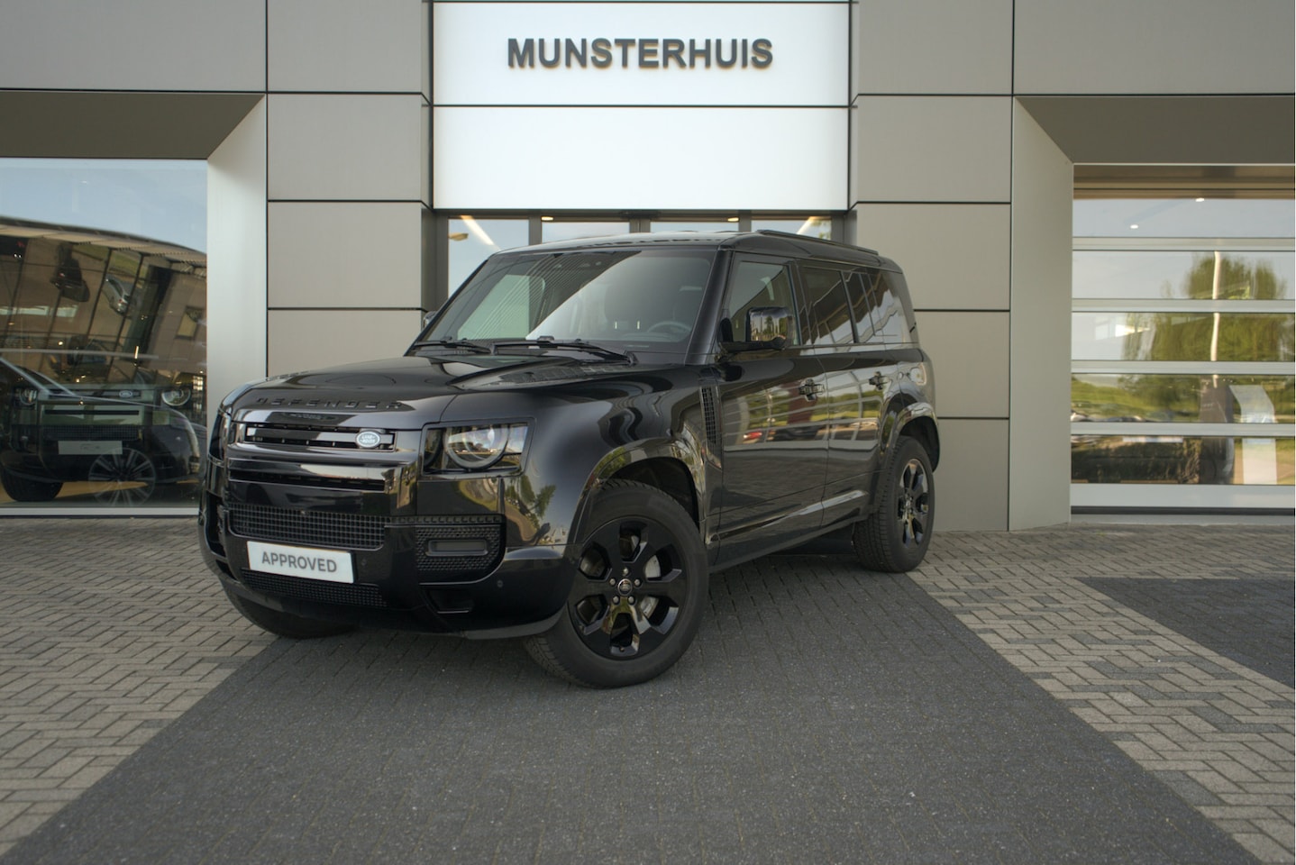 Land Rover Defender 110 - 2.0 P300e 110 X-Dynamic SE | Voorstoelen verwarmd | Trekhaak | - AutoWereld.nl