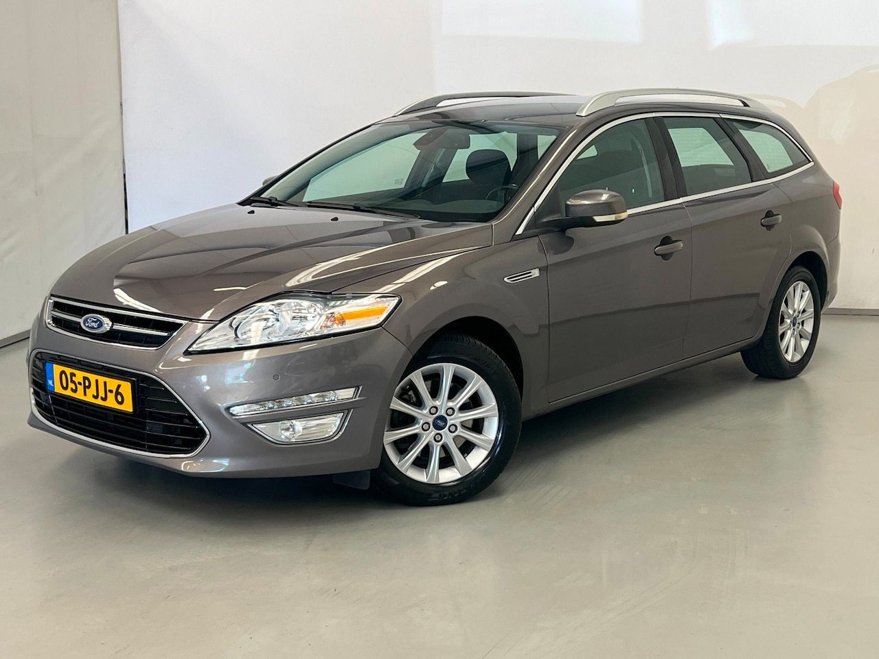 Ford Mondeo Wagon - 1.6 EcoBoost Titanium / Navi / Trekhaak / NL-auto - AutoWereld.nl