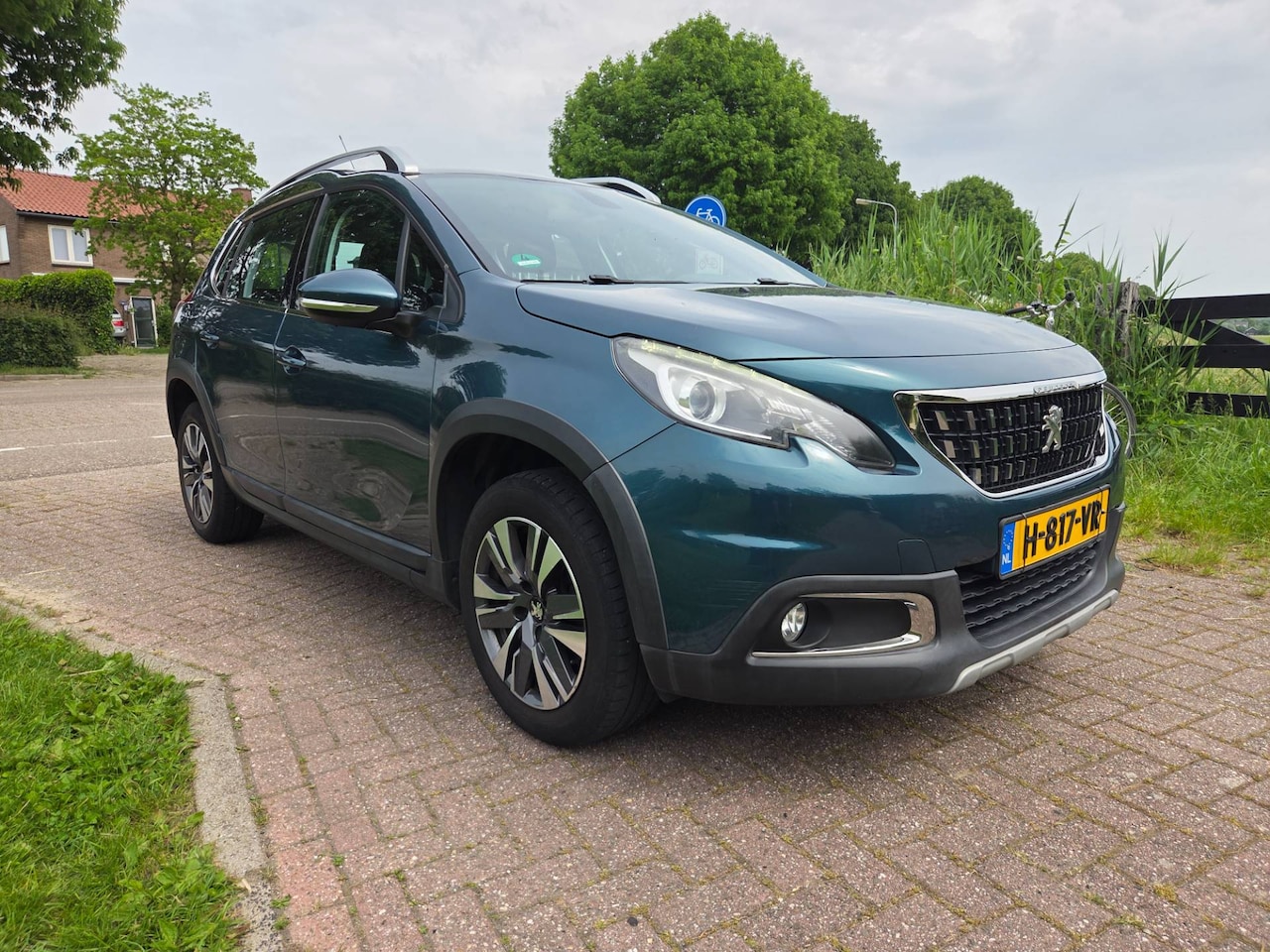 Peugeot 2008 - 1.2 PureTech 110pk AUTOM Allure - AutoWereld.nl