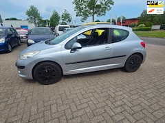 Peugeot 207 - 1.4-16V Color-line