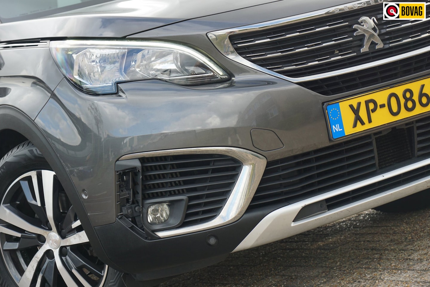 Peugeot 5008 - 1.2 PureTech Allure AUT | Gris Platinium | Carplay/Stoelverwarming/Cruise/Camera - Keurig! - AutoWereld.nl