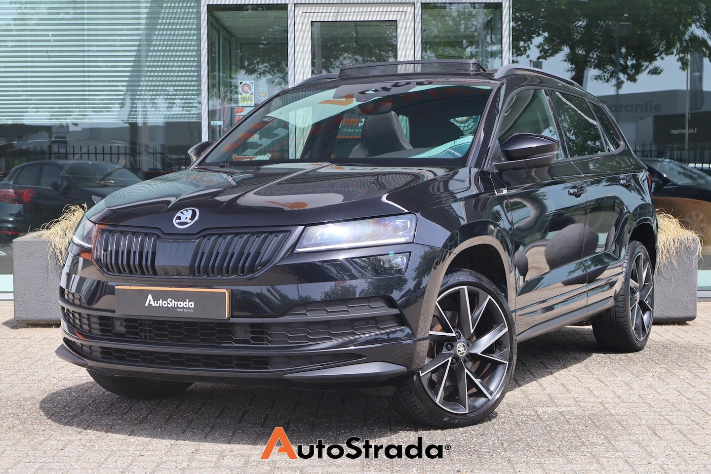 Skoda Karoq - 1.5 SportLine TSI ACT 150pk | Pano | Stoelverwarming | ACC | Camera | Climate | Carplay | - AutoWereld.nl