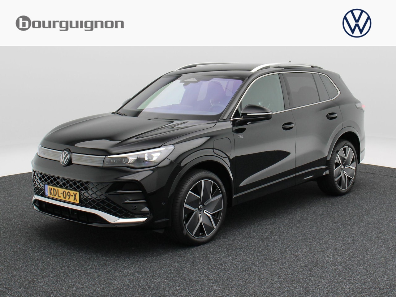 Volkswagen Tiguan - R-Line Edition 1.5 eHybrid 272 PK | Trekhaak | Adaptief Onderstel | 360 Camera | HUD | ACC - AutoWereld.nl