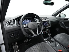Volkswagen Tiguan - 1.5 TSI 150 pk DSG R-Line Business+ | IQ Light | Achteruitrijcamera | Stuur-/stoelverwarmi