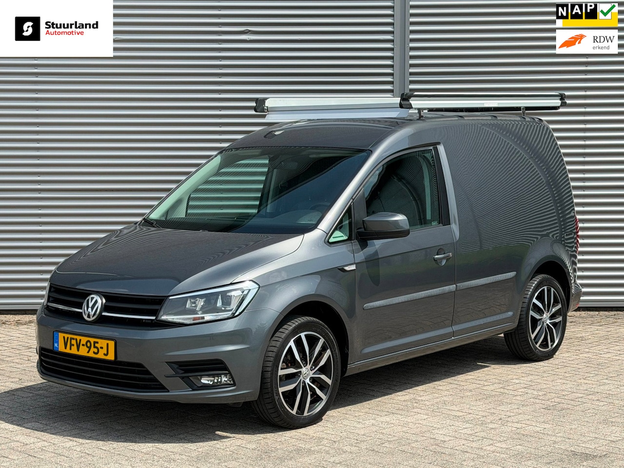 Volkswagen Caddy - 2.0 TDI L1H1 C-Edition Airco/ Navi/ Cruise/ Trekhaak/ PDC/ Imperiaal - AutoWereld.nl
