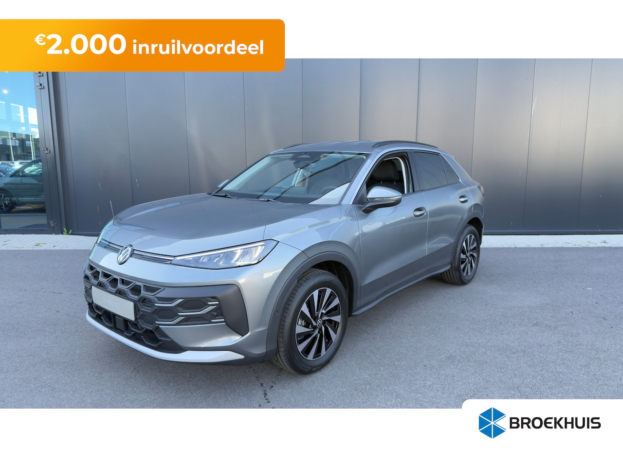 Volkswagen T-Roc - Life First Edition Inclusief €2000,- inruilvoordeel | 'App-Connect' draadloze smartphone i - AutoWereld.nl