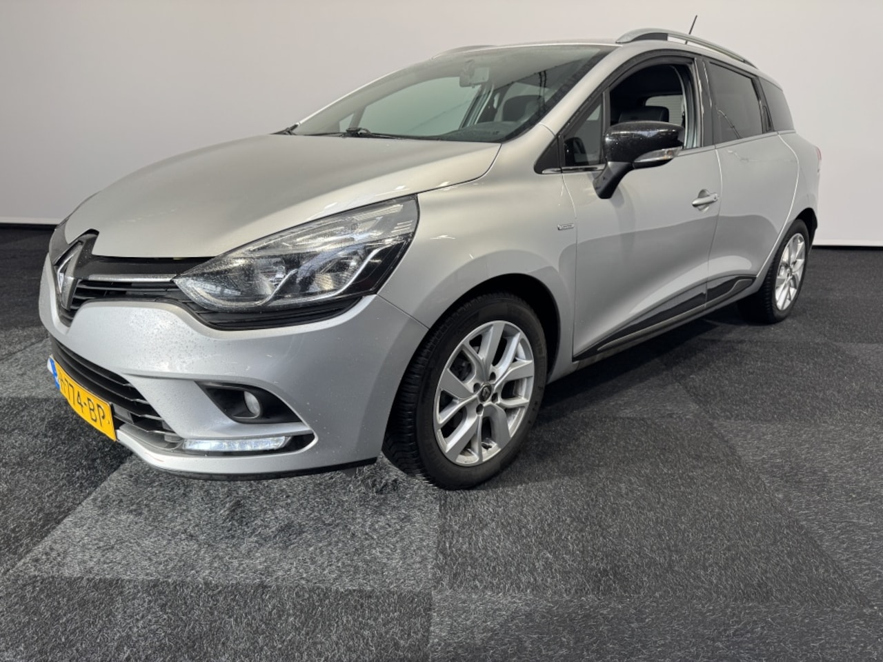 Renault Clio Estate - Navigatie Parkeersensor Airco - AutoWereld.nl