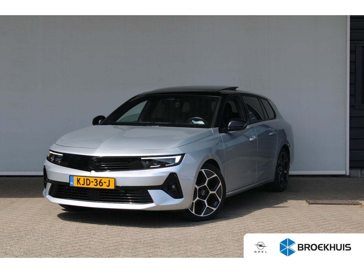 Opel Astra Sports Tourer - 1.2 Turbo Ultimate | Navigatie | Panoramadak | Matrix koplampen | Alcantara | Keyless | - AutoWereld.nl