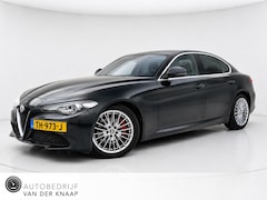 Alfa Romeo Giulia - 2.0T Super | 310pk | 1e eigenaar | Clima | Cruise | Multimedia/Navi | Leder | Stoel/-Stuur