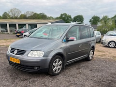 Volkswagen Touran - 2.0-16V FSI Highline