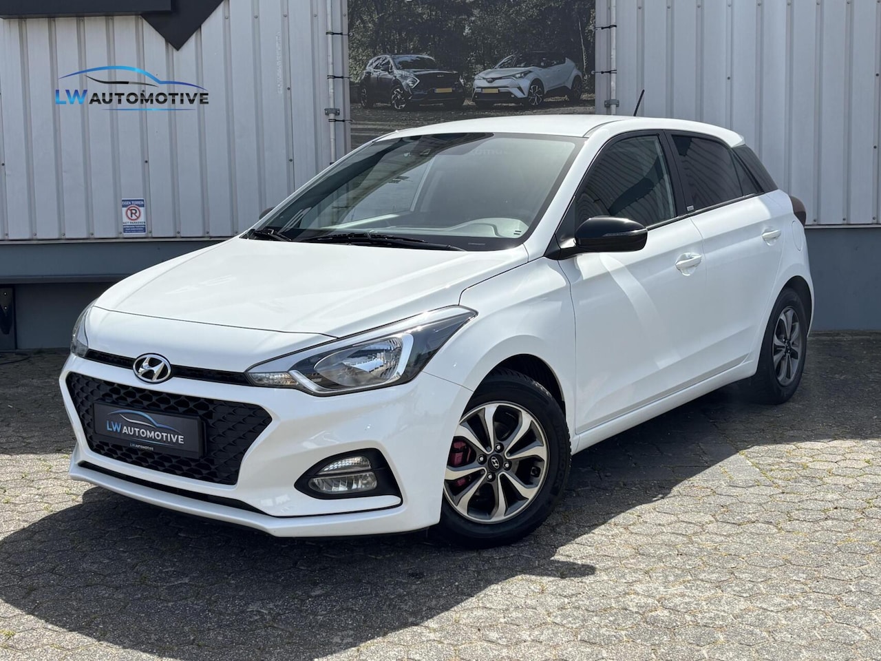 Hyundai i20 - 1.2 HP 84pk Comfort | Carplay | Camera | 16 inch | Stoel+stuurverwarming - AutoWereld.nl